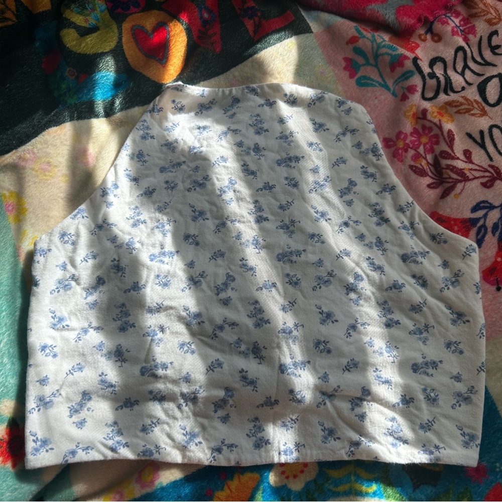 🤍💐🩵BLUE AND WHITE FLORAL HALTER TOP🩵💐🤍